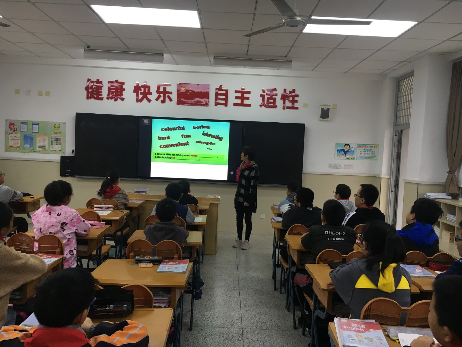 【灵美龙小】龙潭中心小学龙岸花园校区英语组开展了第二次集体教研活动