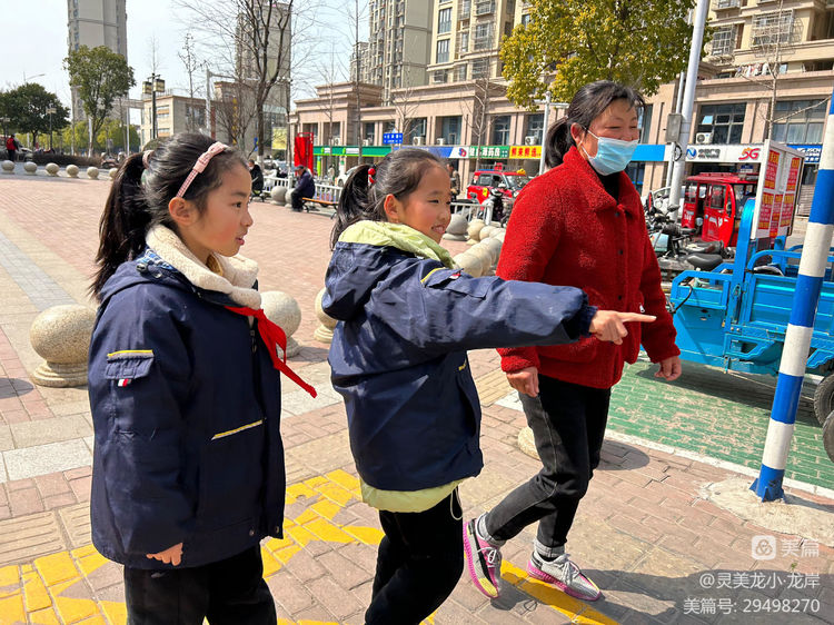 【灵美龙小&middot;龙岸】弘扬雷锋精神，争做新时代好少年——龙潭中心小学开展学雷锋系列活动_html_m532c9137.jpg