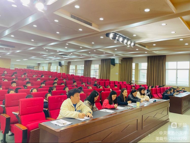 【灵美龙小·龙岸】童心向党，圆梦中华——龙潭中心小学龙岸花园校区“英烈故事我来讲”演讲比赛_html_m6d417424.jpg