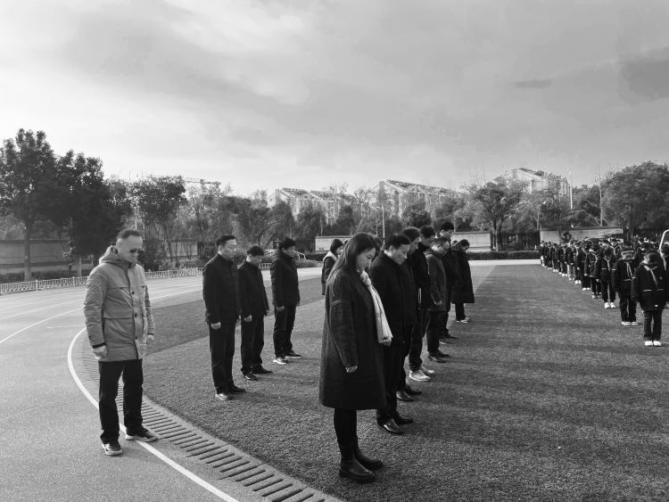 【灵美龙小】勿忘国耻 圆梦中华——龙潭中心小学举办“勿忘国耻 圆梦中华”主题教育活动_html_m419e5da9.jpg