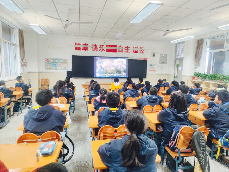 【灵美龙小】勿忘国耻 圆梦中华——龙潭中心小学举办“勿忘国耻 圆梦中华”主题教育活动_html_m441cfda6.jpg