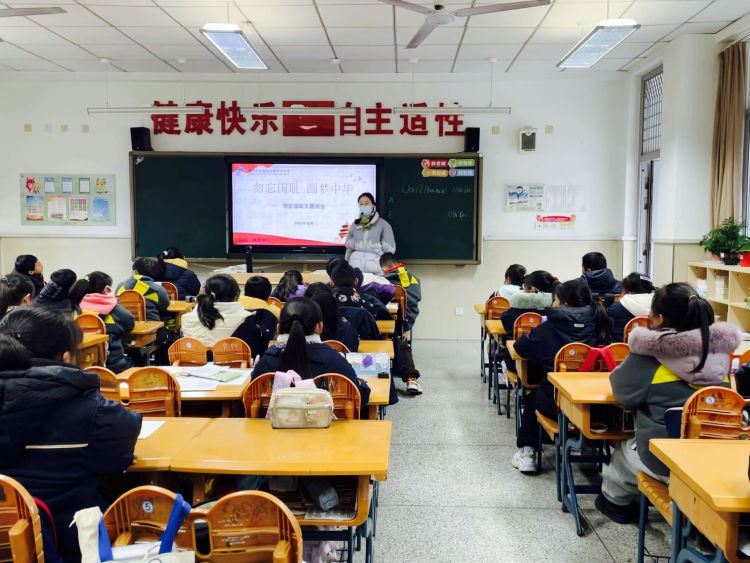 【灵美龙小】勿忘国耻 圆梦中华——龙潭中心小学举办“勿忘国耻 圆梦中华”主题教育活动_html_m2010ef40.jpg