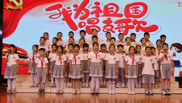 2025.9.28红歌嘹亮 童心向党——龙潭中心小学开展“红领巾爱祖国”校园合唱比赛_html_1aafec92.jpg