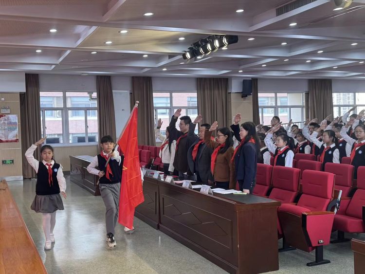 2025.10.22 强国复兴有我 争当新时代好少年 ——龙潭中心小学召开第七次少先队代表大会_html_772ff2d8.jpg