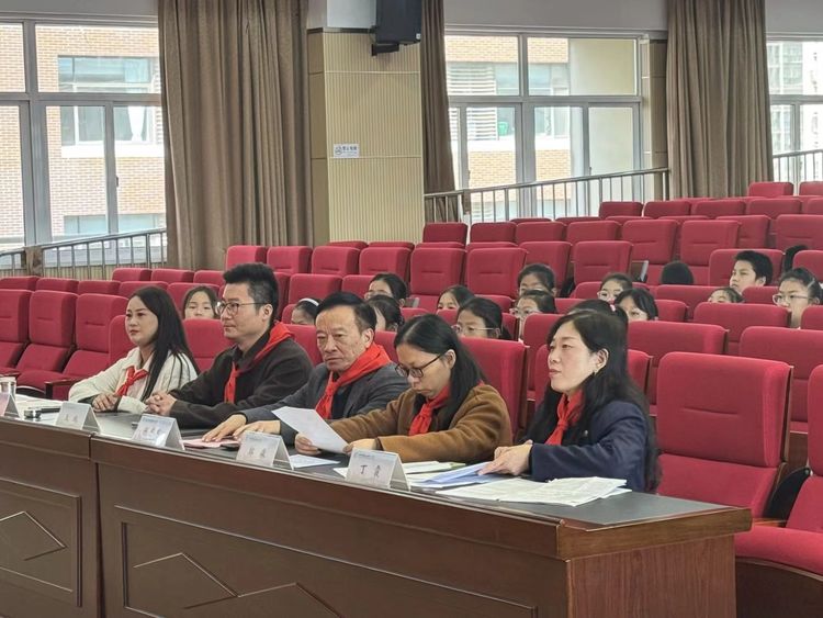 2025.10.22 强国复兴有我 争当新时代好少年 ——龙潭中心小学召开第七次少先队代表大会_html_m2f23ed57.jpg