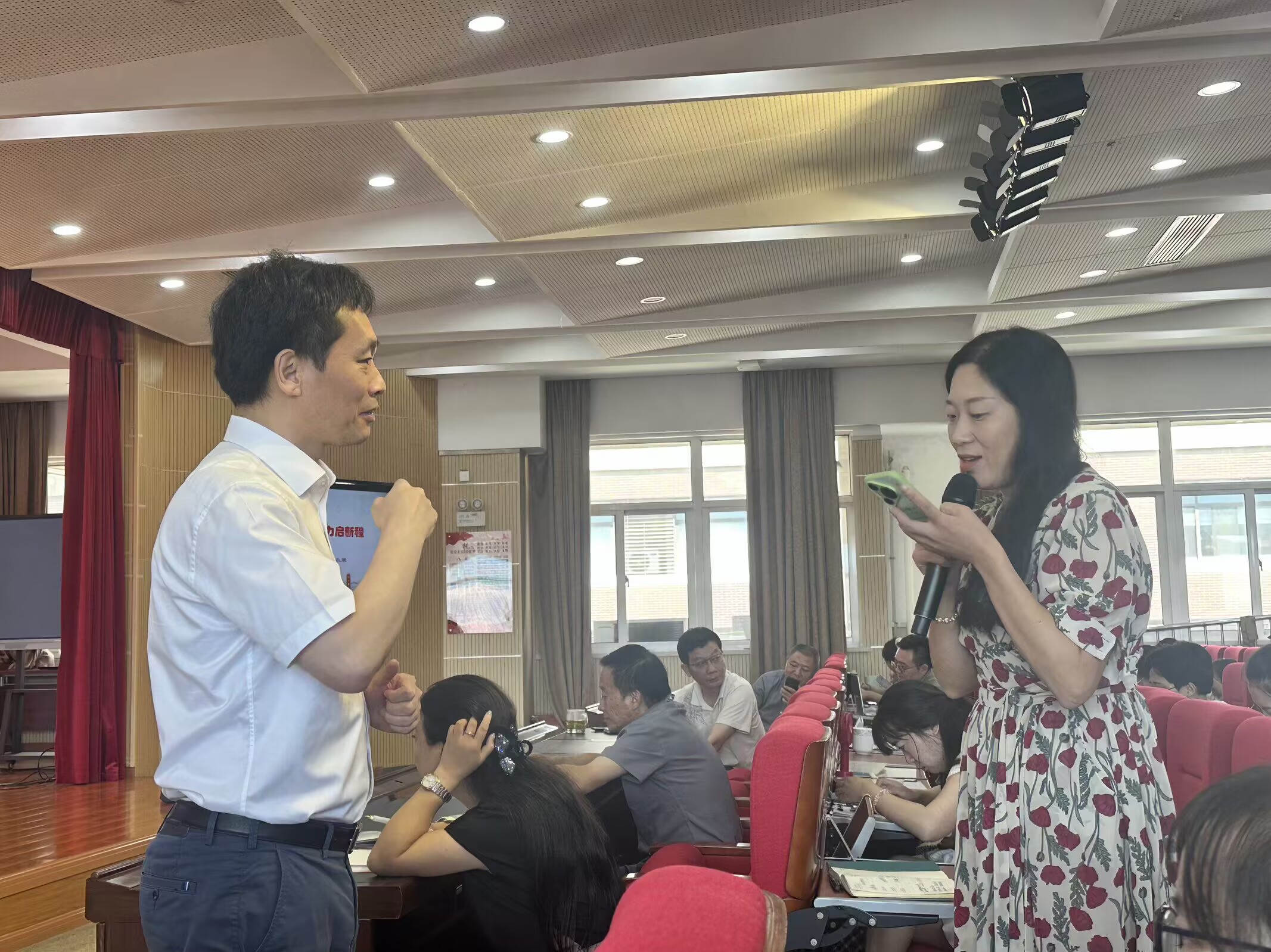 暑期教师培训新闻(2)_html_679566aa.jpg