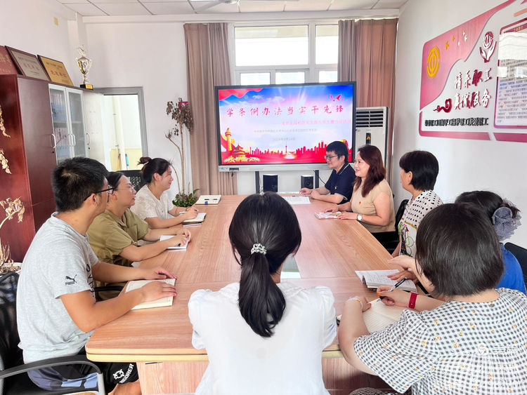 【灵美龙小·党建】学条例办法 当实干先锋——龙潭中心小学龙岸花园校区党支部_html_7a837e9d.jpg