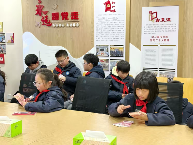 2024.11.28 步入金融小课堂解锁职业新体验_html_m63e860ff.png