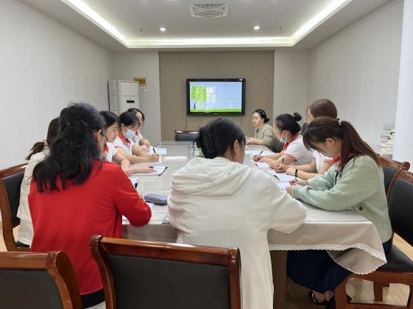 220928学习促提升 实践促成长——栖霞幼儿园红枫园教师业务学习_html_m7d7d484f.jpg