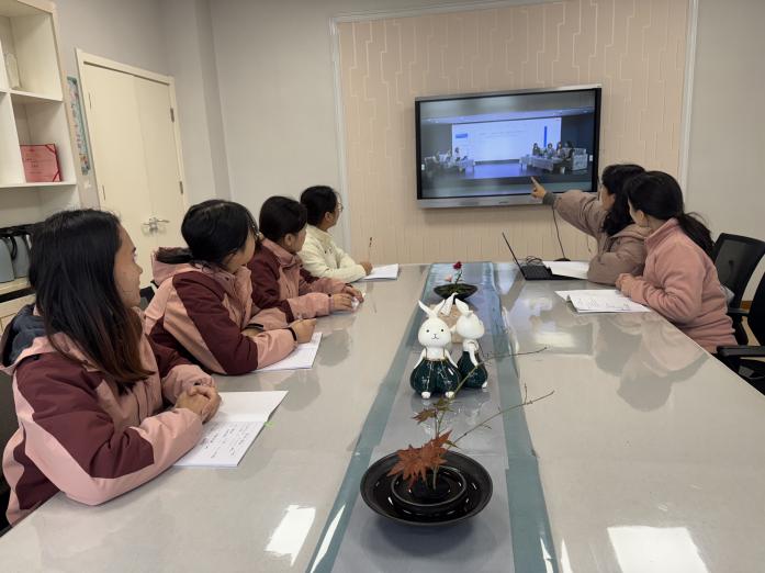 【枫香栖幼】对话环境 “境”润童心  ——栖霞幼儿园翡翠天域园组织线上专题教研活动