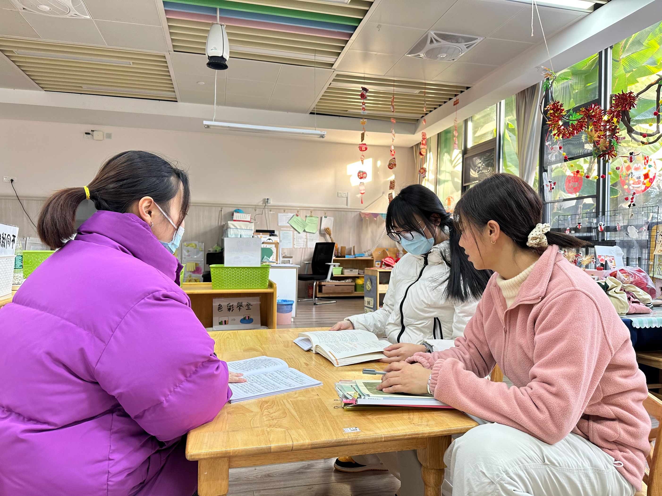 【枫香栖幼】审议开启冬日篇章  ——栖霞幼儿园石埠湾园小一班《天冷我不怕》课程审议活动
