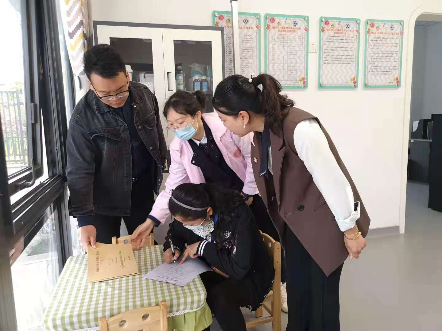 【枫香栖幼】 迎接安全督导  牢筑安全防线 ——栖霞幼儿园翡翠天域园迎接4月安全督导工作