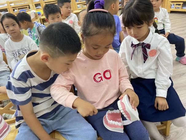 220922家园携手 助力成长——记栖幼石埠湾园大班家长助教活动 万紫薇_html_4afac925.jpg