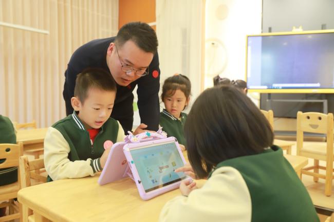 221013巧用信息技术，展现教学风采——栖霞幼儿园信息技术2.0展示活动(3)_html_m558891b1.jpg