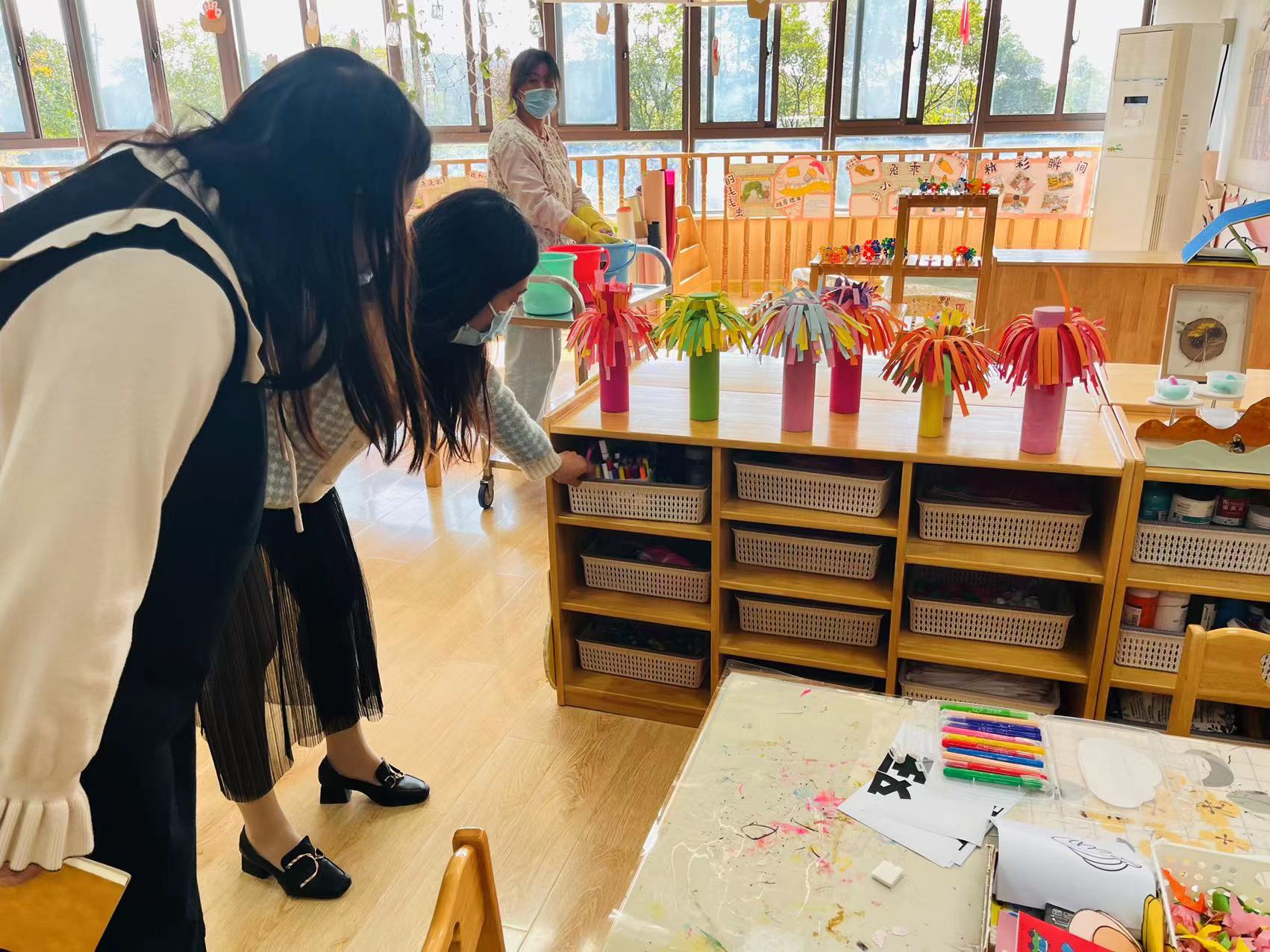 221024关注幼儿游戏 优化材料投放——记栖霞幼儿园五福园10月教育教学巡查_html_5748e2b.jpg