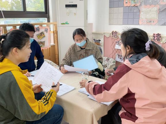 【枫香栖幼】家园同心 共话成长  ——记栖幼五福园小班年级组微型家长会