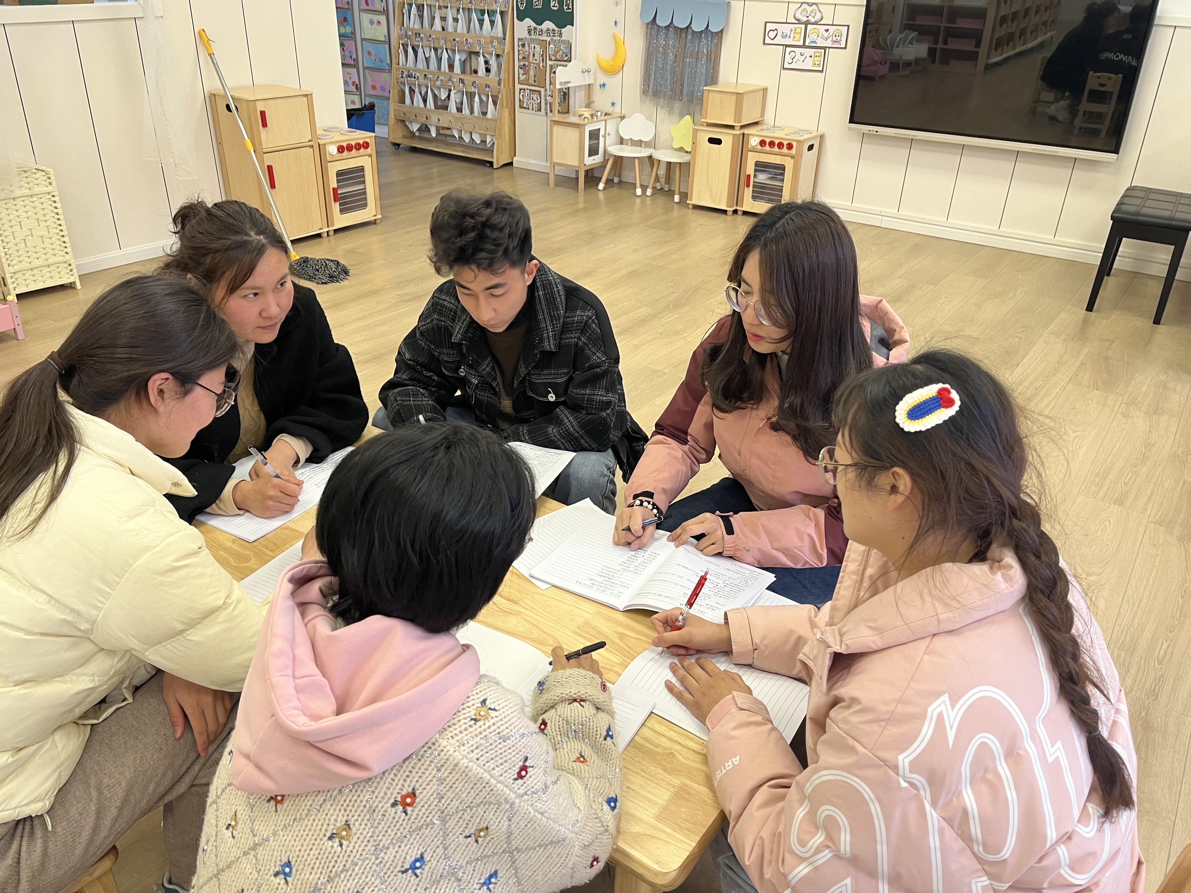 【枫香栖幼】沉心课程审议 聚力课程推进  ——栖霞幼儿园翡翠天悦园小班年级组课程审议活动（三）