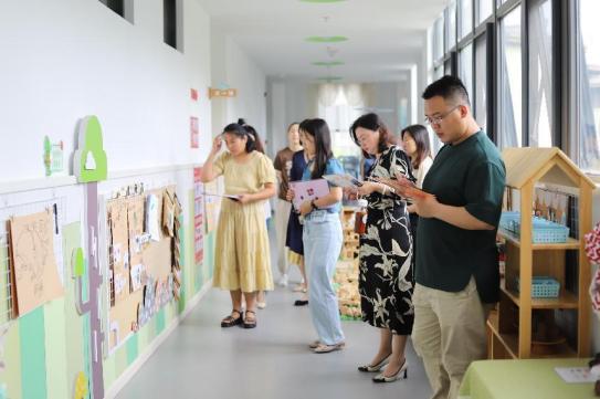 230607以儿童视角 创生动环境——栖霞幼儿园儿童表征墙专项评比活动_html_213fabca.jpg