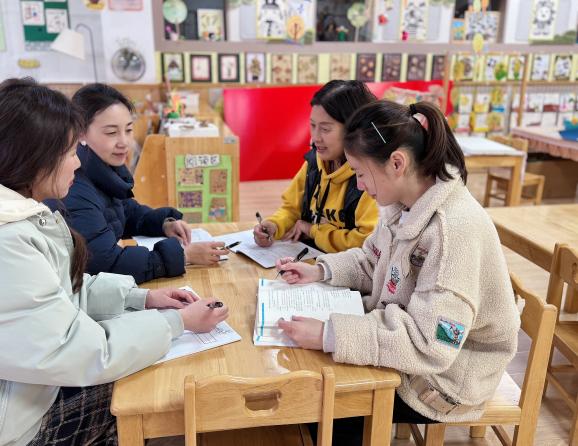 250304聚焦审议 且行且思——栖幼五福园大班组《泥土的秘密》课程审议活动_html_24f99a82.jpg