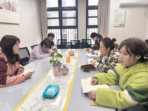 【枫香栖幼】经验共享 积智成长  ——栖霞幼儿园翡翠天悦园中班年级组课程审议活动（二）