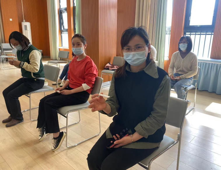 220315科学防疫 检测护航—记栖霞幼儿园翡翠天域园教职工核酸自测栖霞幼儿园 姚梦思_html_mb4f665e.png