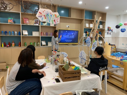 221015以幼为本 墙墙互动—栖霞幼儿园翡翠天悦园环境教研组活动_html_f7bab83.jpg