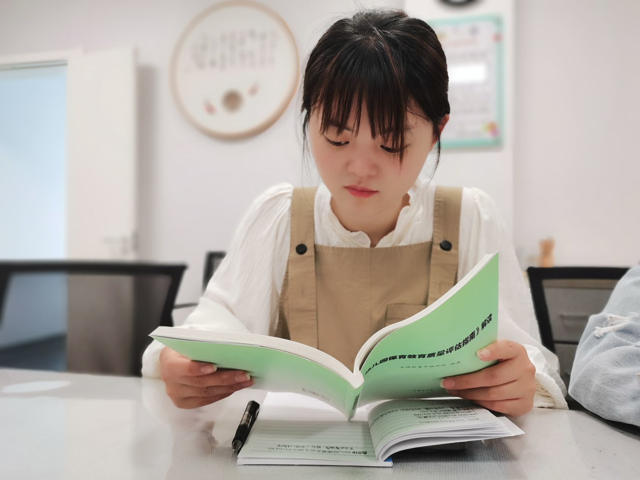 230518关注儿童发展 践行指南精神栖霞幼儿园翡翠天域园业务学习之幼儿园课程基地开放与研讨活动_html_3c6dc139.jpg