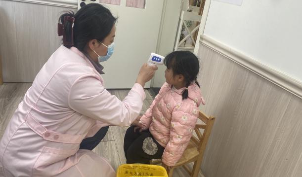 250321“练”在日常 “食”刻守护——栖霞幼儿园石埠湾园食品安全演练活动(3)_html_m1259566a.jpg