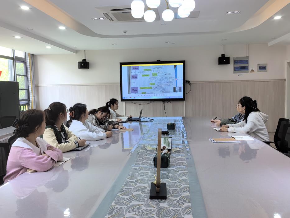 【枫香栖幼】与“墙”对话 遇见儿童  ——栖霞幼儿园石埠湾园业务学习之学习研讨主题墙