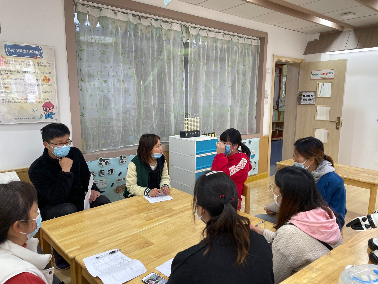 【枫香栖幼】心与心的交流 零距离的互动 ——栖霞幼儿园五福园中班年级组微型家长会