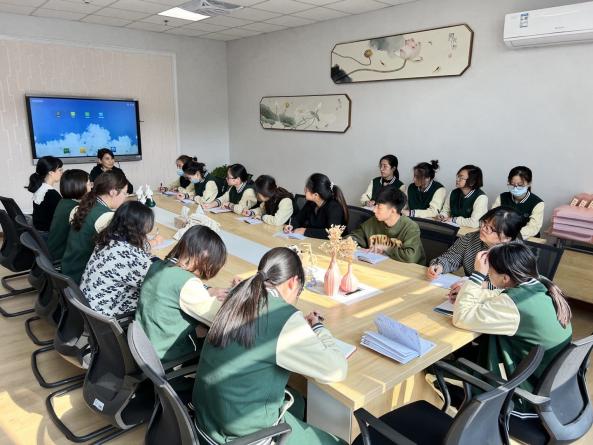 【枫香栖幼】遵守班级公约 培养自律意识  ——记栖霞幼儿园翡翠天域园业务培训之社会领域班级公约开展与制定活动