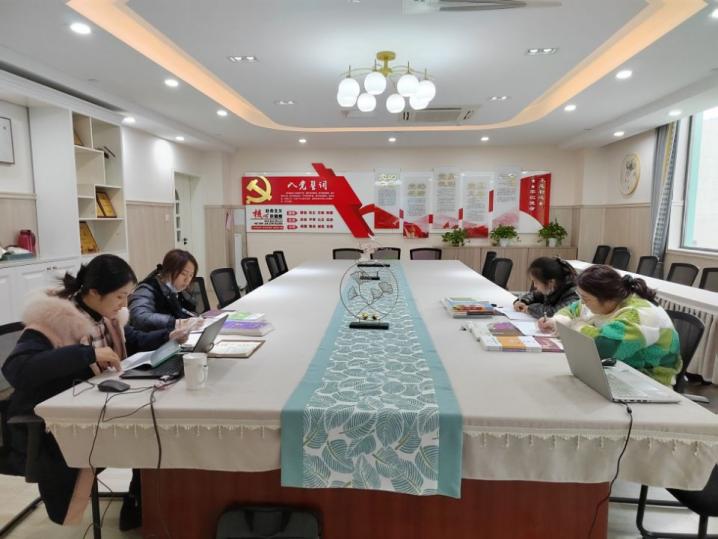【枫香栖幼】同分享 谋优化 共进步  —— 记栖幼石埠湾园年级组课程前审议活动