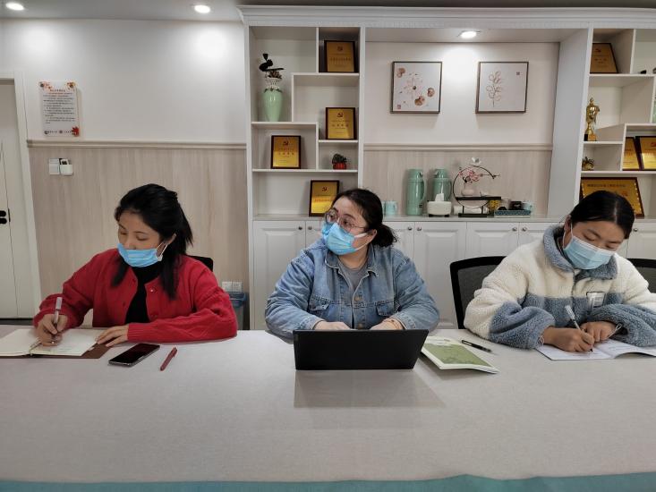 20220315分享引思考  教研促提升——记栖霞幼儿园石埠湾课程中心组会议  万紫薇_html_1946689b.jpg
