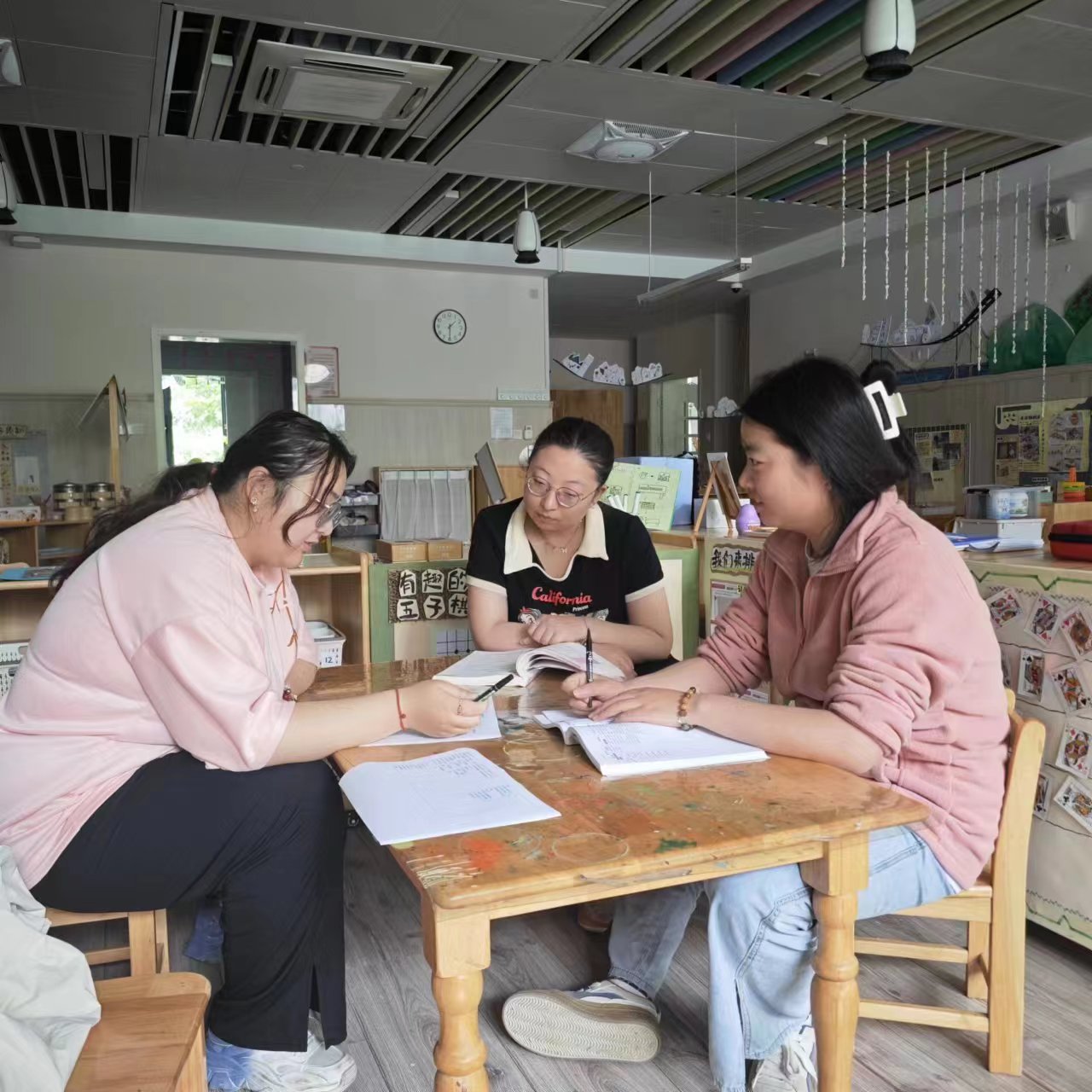 240429生成课程共研讨  交流分享促提升——记栖霞幼儿园石埠湾园中班年级组课程审议活动（万紫薇）_html_1f0fe2f6.jpg