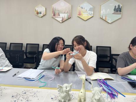 【枫香栖幼】共读分享 绒花体验  ——栖霞幼儿园翡翠天悦园环境教研组教研活动