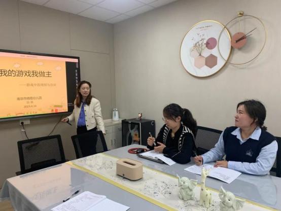 【枫香栖幼】 以“无声老师” 促幼儿发展  ——栖霞幼儿园翡翠天悦园环境教研组活动（一）