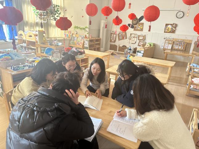 202311.24凝心课程中审议 聚力儿童发展暨栖幼翡翠天域园大班年级组课题审议活动_html_44044170.jpg