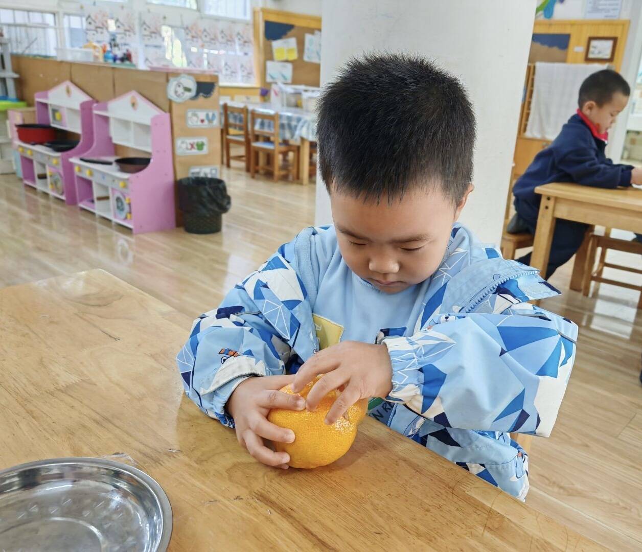 251110橘皮成树添童趣 家园共育促成长——记栖霞幼儿园红枫分园小班组家长助教活动_html_m3af4b0fd.jpg