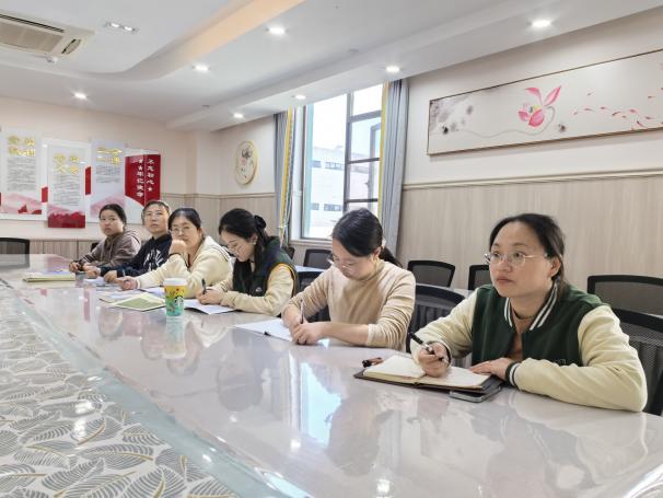 241105探主题 觅成长——栖霞幼儿园石埠湾园课程中心组会议（三）杨锦宇_html_m5be256e1.jpg