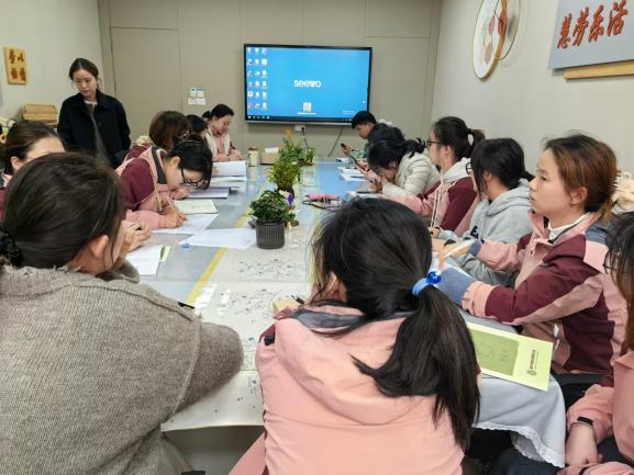 241031聚焦高质量师幼互动  点亮幼儿教育之光——栖霞幼儿园翡翠天悦园园本研训（四）_html_54925c58.jpg
