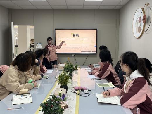 【枫香栖幼】聚焦社会领域 细研核心素养  ——栖霞幼儿园翡翠天悦园社会领域组教研活动