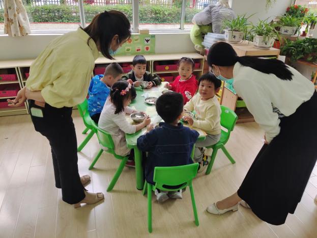 20220526帮扶促提升 携手共前行——栖霞幼儿园红枫园协同燕华花园幼儿园帮扶活动_html_4c23d2f2.jpg