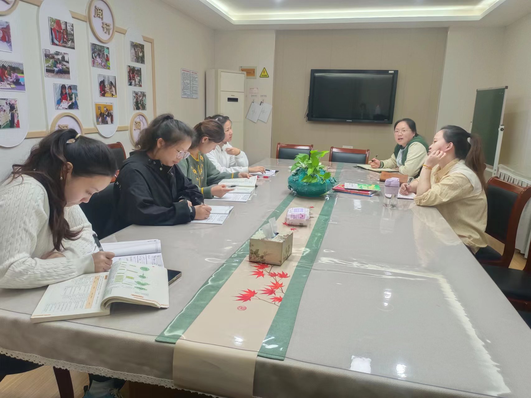 231007“教”以潜心 “研”以致思——栖幼红枫分园课程中心组活动（三） - 副本_html_2da556e8.jpg