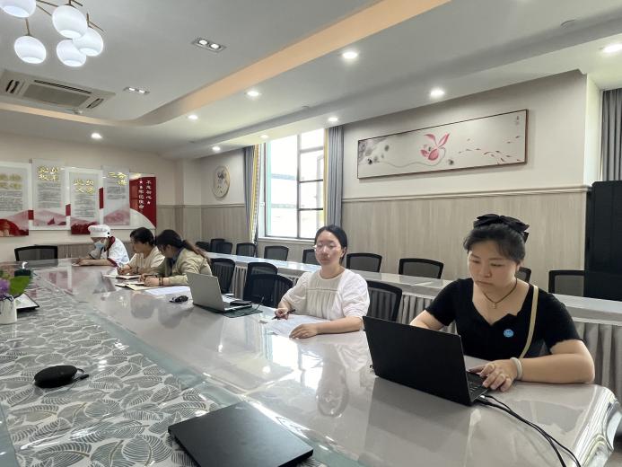 240603防范非法集资 共筑师德防线——栖霞幼儿园石埠湾园师德师风专项会议 朱美安_html_5345674.jpg