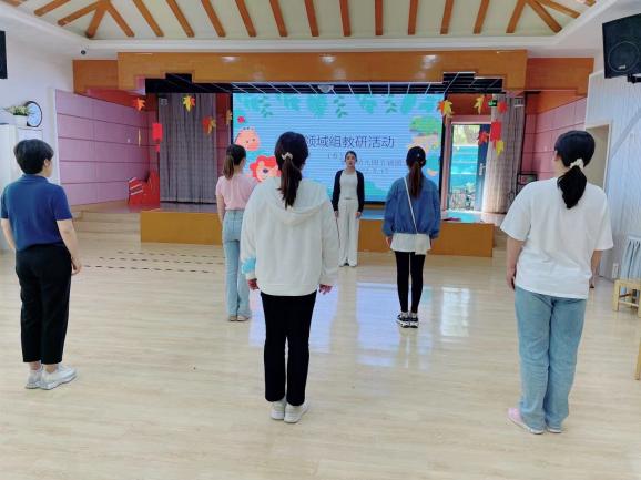 【枫香栖幼】健康动起来 快乐伴成长  ——栖霞幼儿园五福园健康领域组教研活动