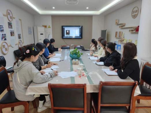 【枫香栖幼】终生学习 师幼同行  ——栖幼红枫分园参与《3-6岁儿童学习与发展指南》解读专题讲座