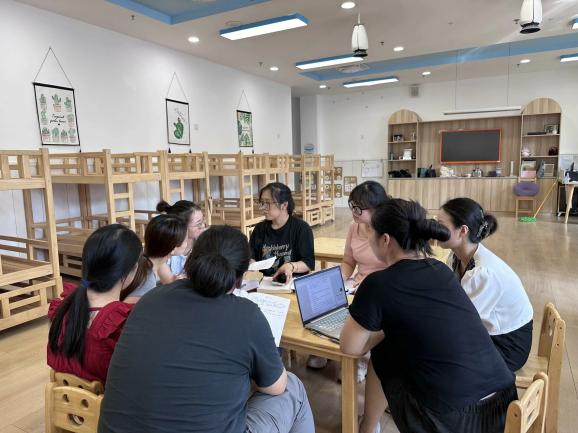 240822凝智慧 共审议——栖霞幼儿园翡翠天域园中班年级组课程审议组活动_html_m1c842f3e.jpg