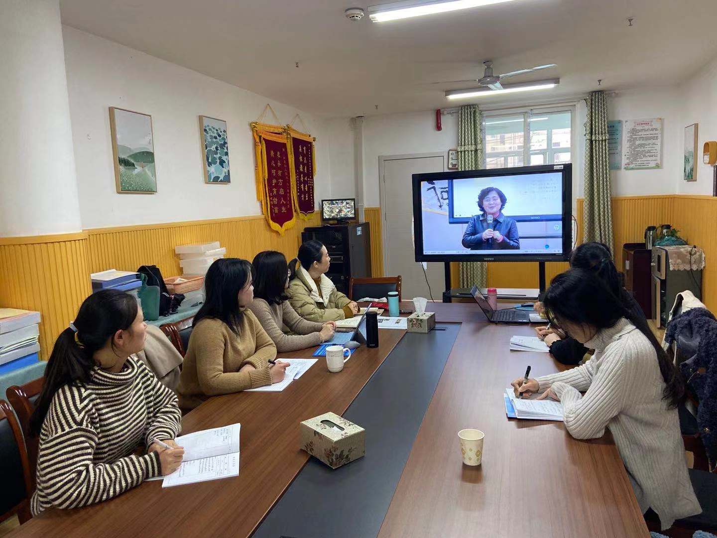 【枫香栖幼】观摩学习共成长  借鉴经验促提高 ——栖霞幼儿园红枫园课程中心组教研活动(五)