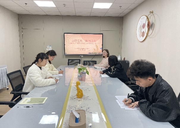 【枫香栖幼】以研促教 共同成长  ——栖霞幼儿园翡翠天悦园社会领域教研组活动（三）