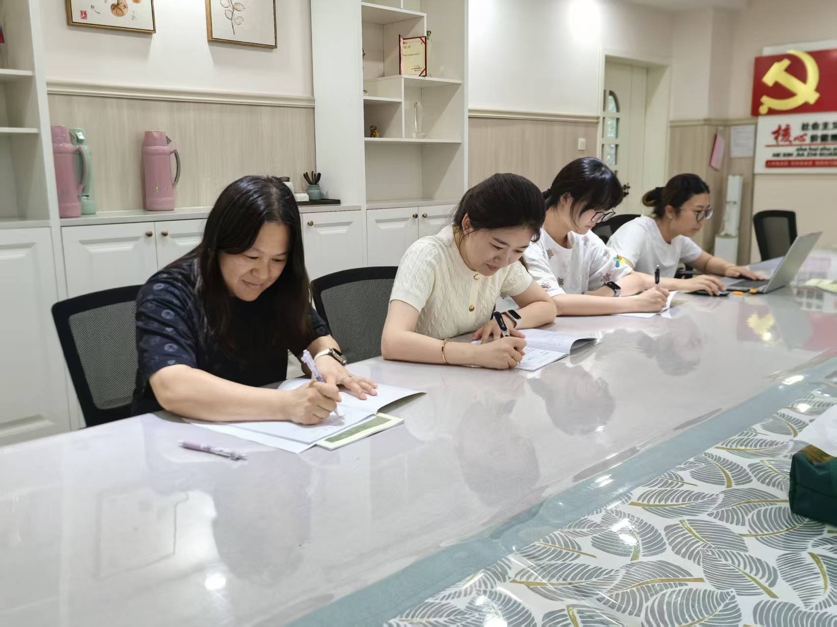 250925深学保教评估新路径 赋能教师专业成长——栖霞幼儿园石埠湾园业务学习活动纪实_html_m664a8108.jpg